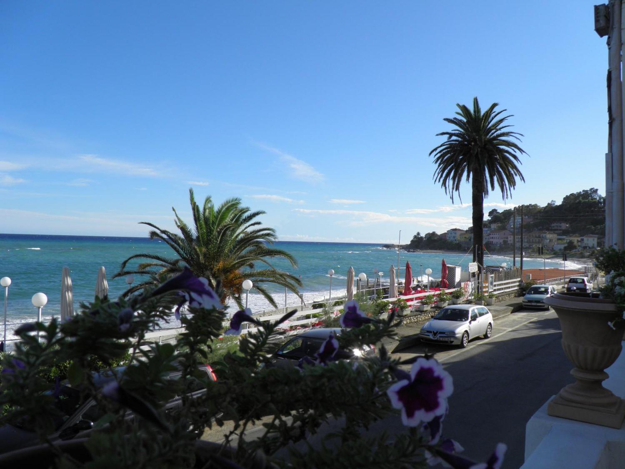 Blue Beach Bussana Zewnętrze zdjęcie